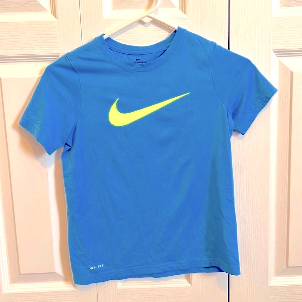 Nike boys’ t-shirt